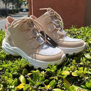 Waterproof insulated Sorel women snow boots